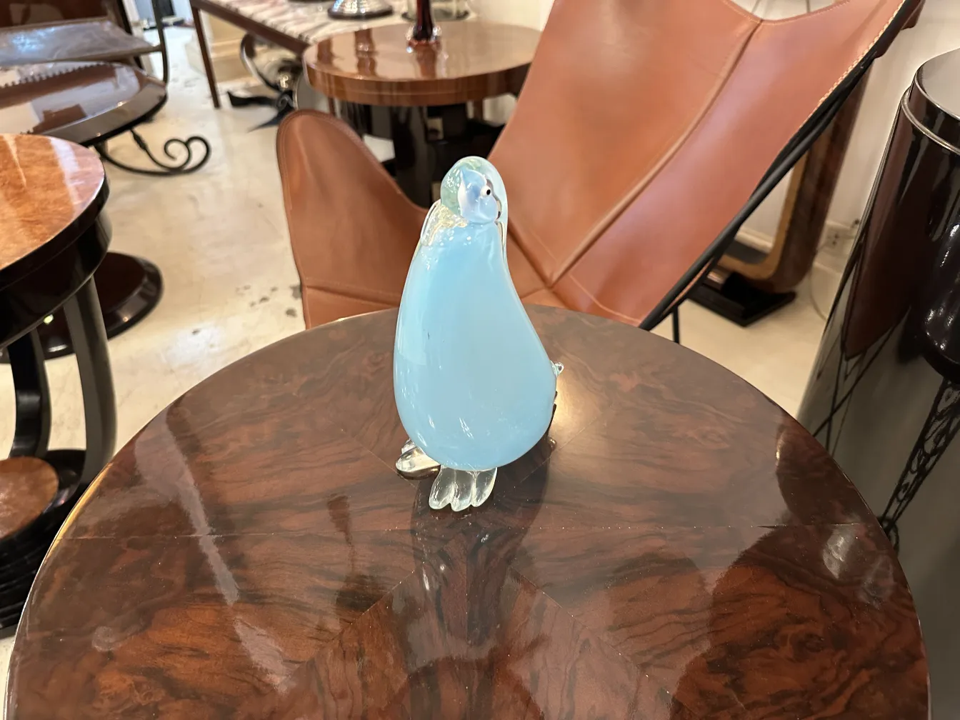 sculpture antique de murano en forme de pingouin, couleurs douces