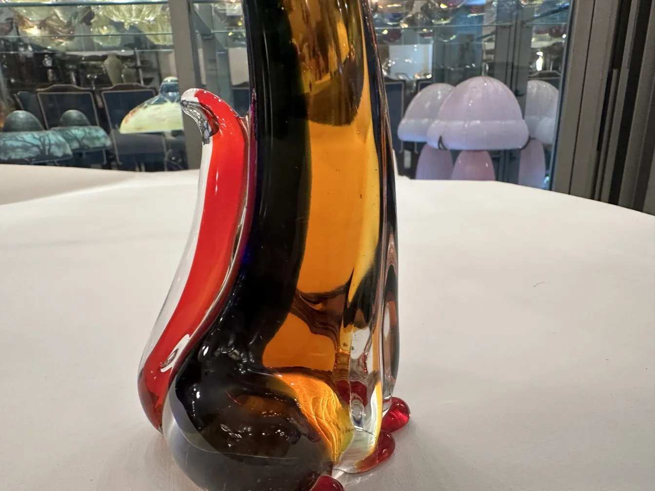 Antike Murano-Skulptur in Katzenform mit lebendigen Farben