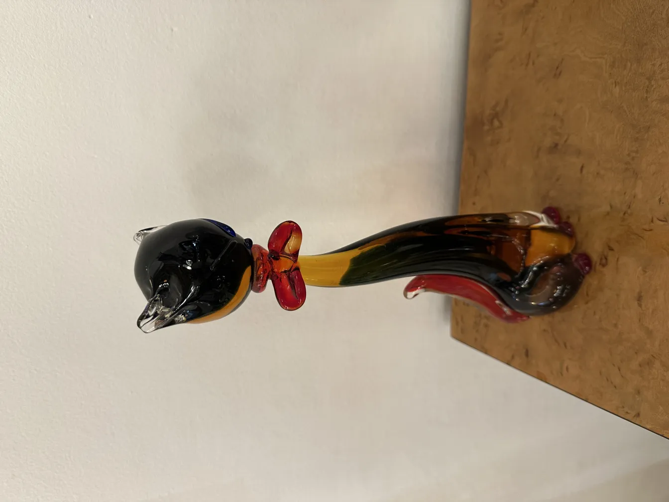 Antike Murano-Skulptur in Katzenform mit lebendigen Farben