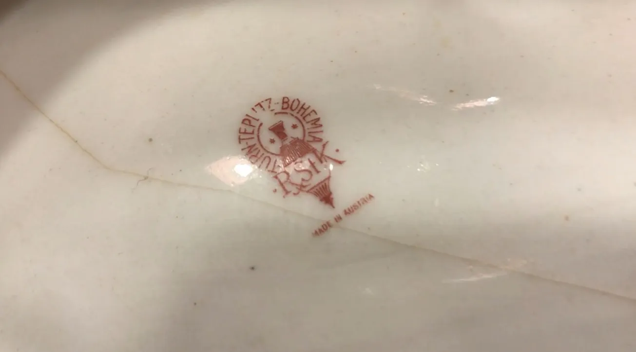 古董瓷器底部带有独特标记