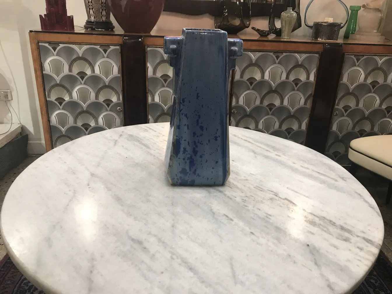 Vaso de cerámica antigua de Pierrefonds con diseño distintivo