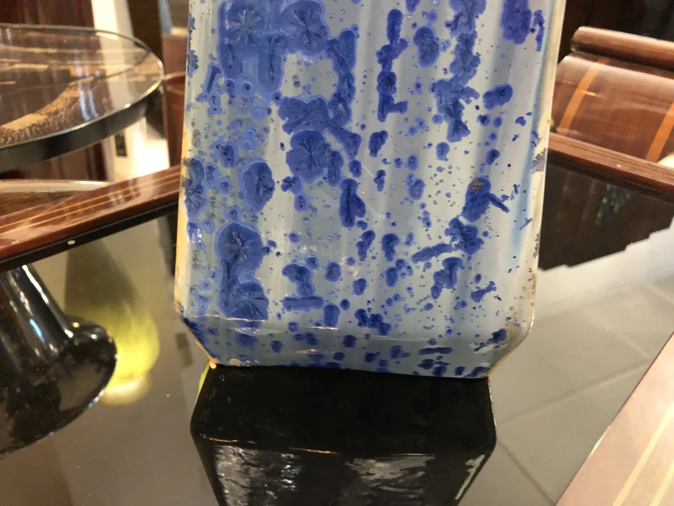 Vaso de cerámica antigua de Pierrefonds con diseño distintivo