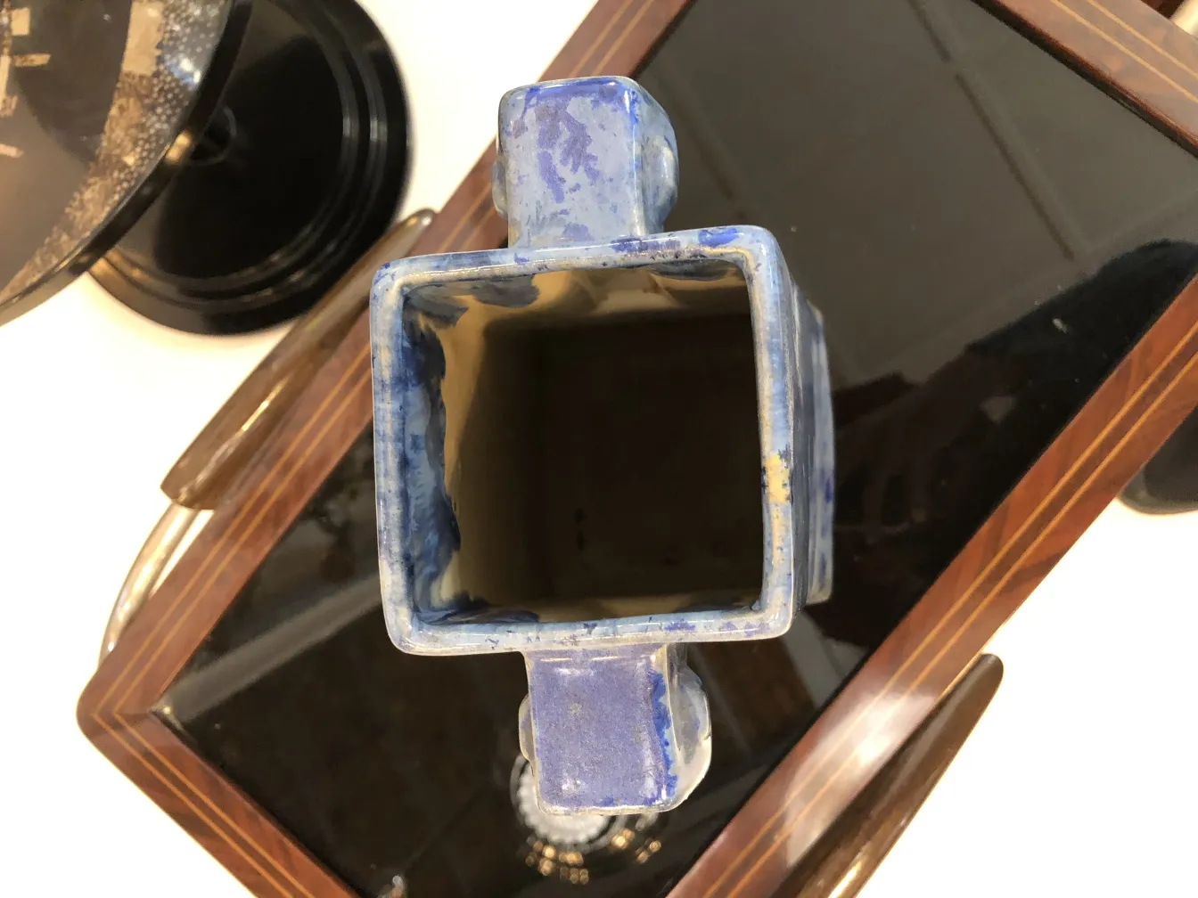 Vaso de cerâmica antiga de Pierrefonds com design único