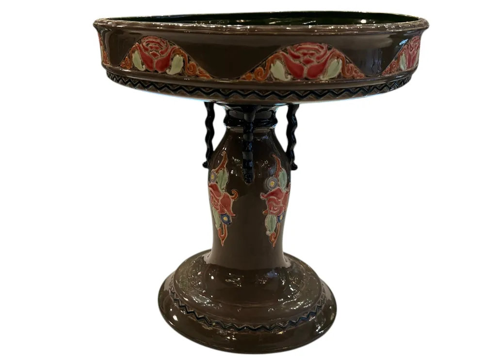 फ्लोरल डिजाइन के साथ प्राचीन eichwald मिट्टी के पात्र
