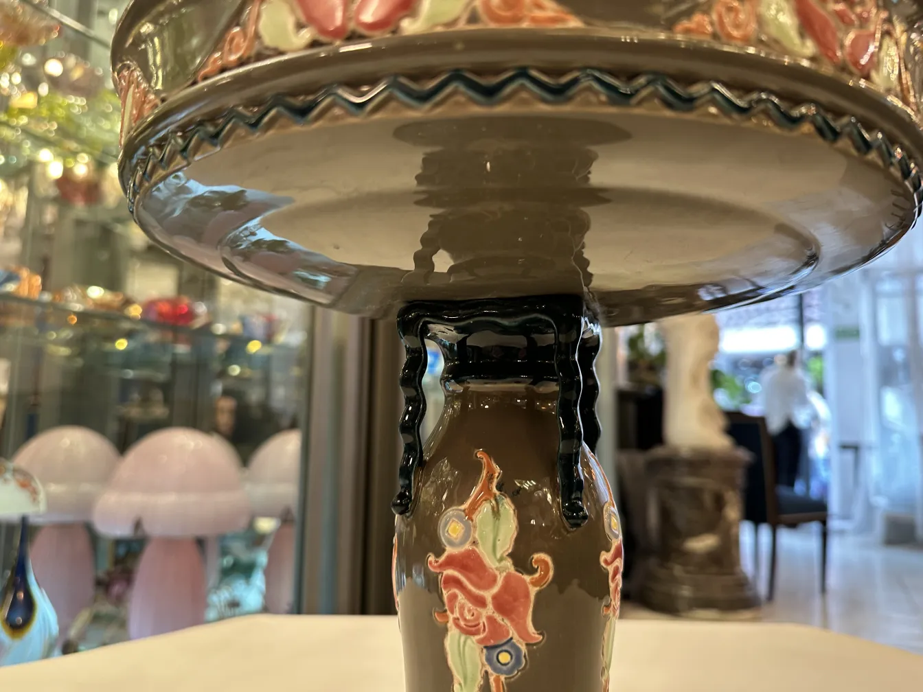 Ceramica antica Eichwald decorata con colori vivaci