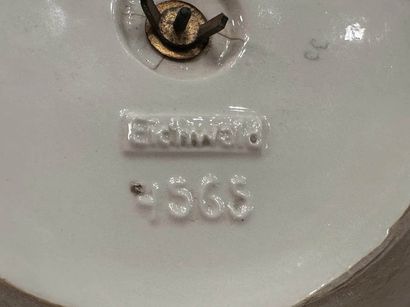 Antica ceramica Eichwald con dettagli classici