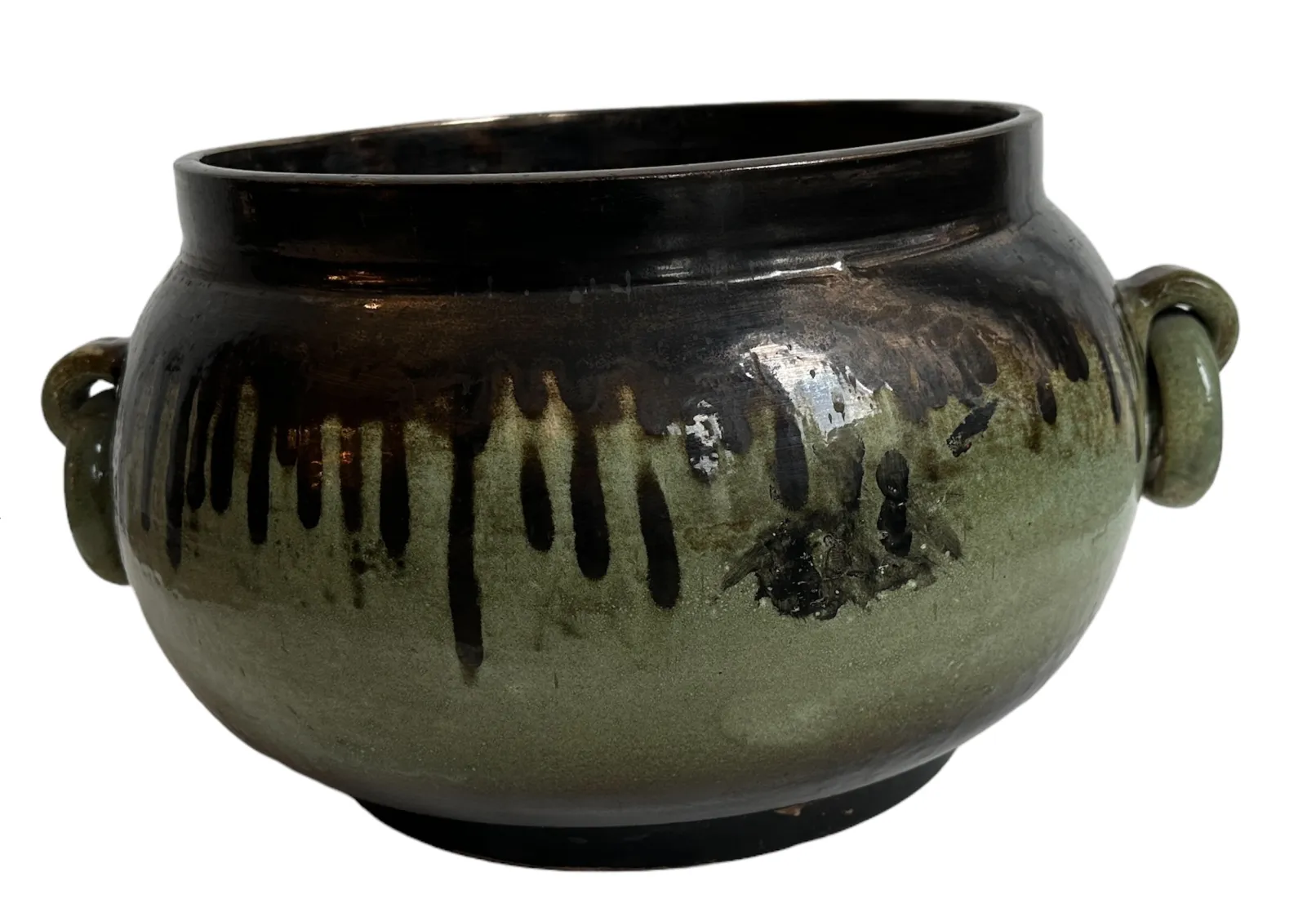 Antiga cerâmica dourada com alças e detalhes escuros
