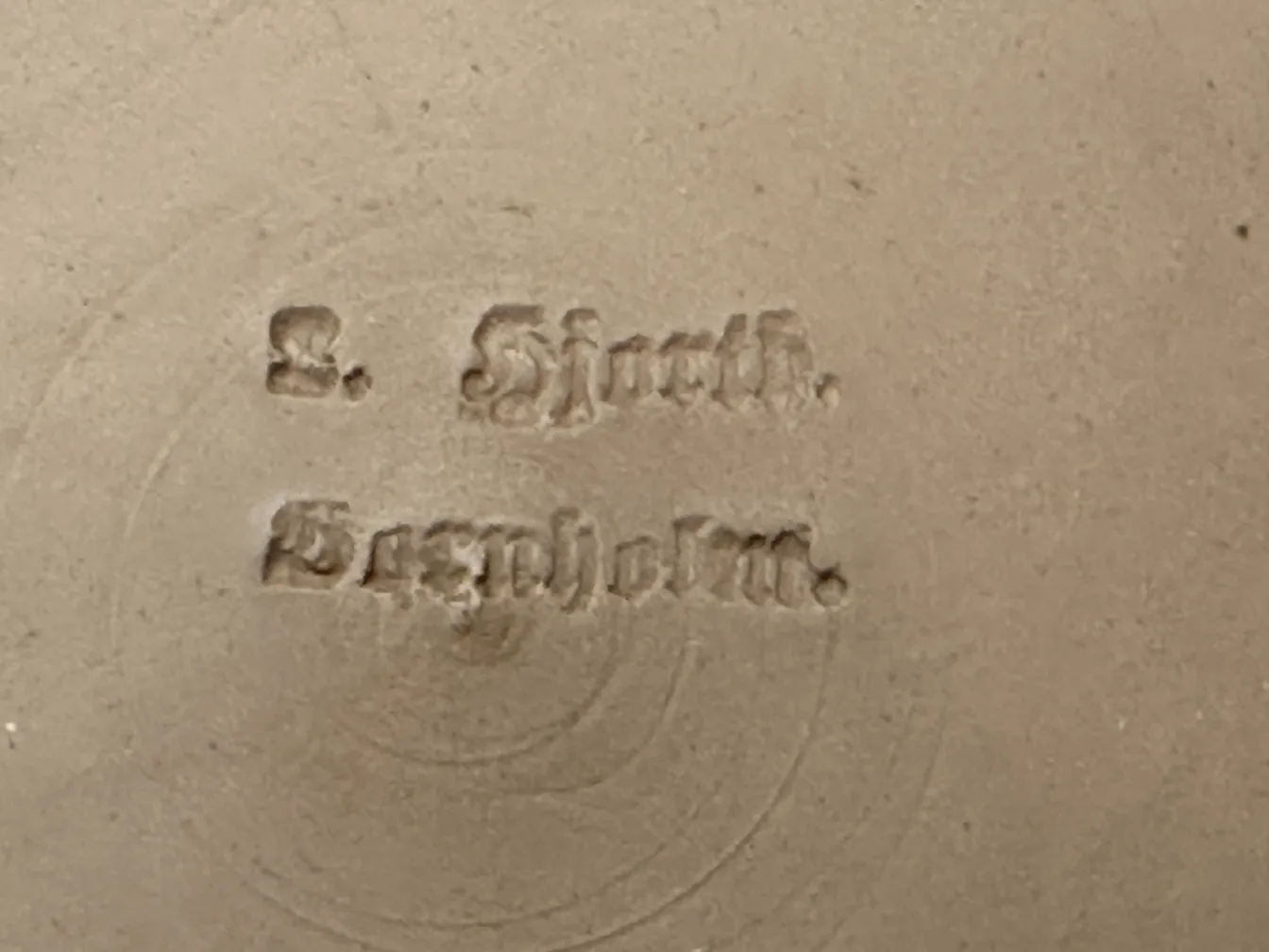 Antica ceramica di L. Hjorth Bornholm con incisioni.
