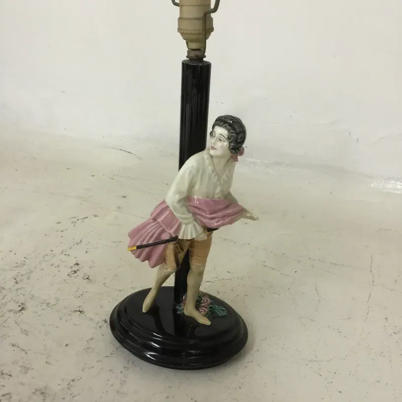 antike Tischlampe von Keramos mit dekorativer Figur