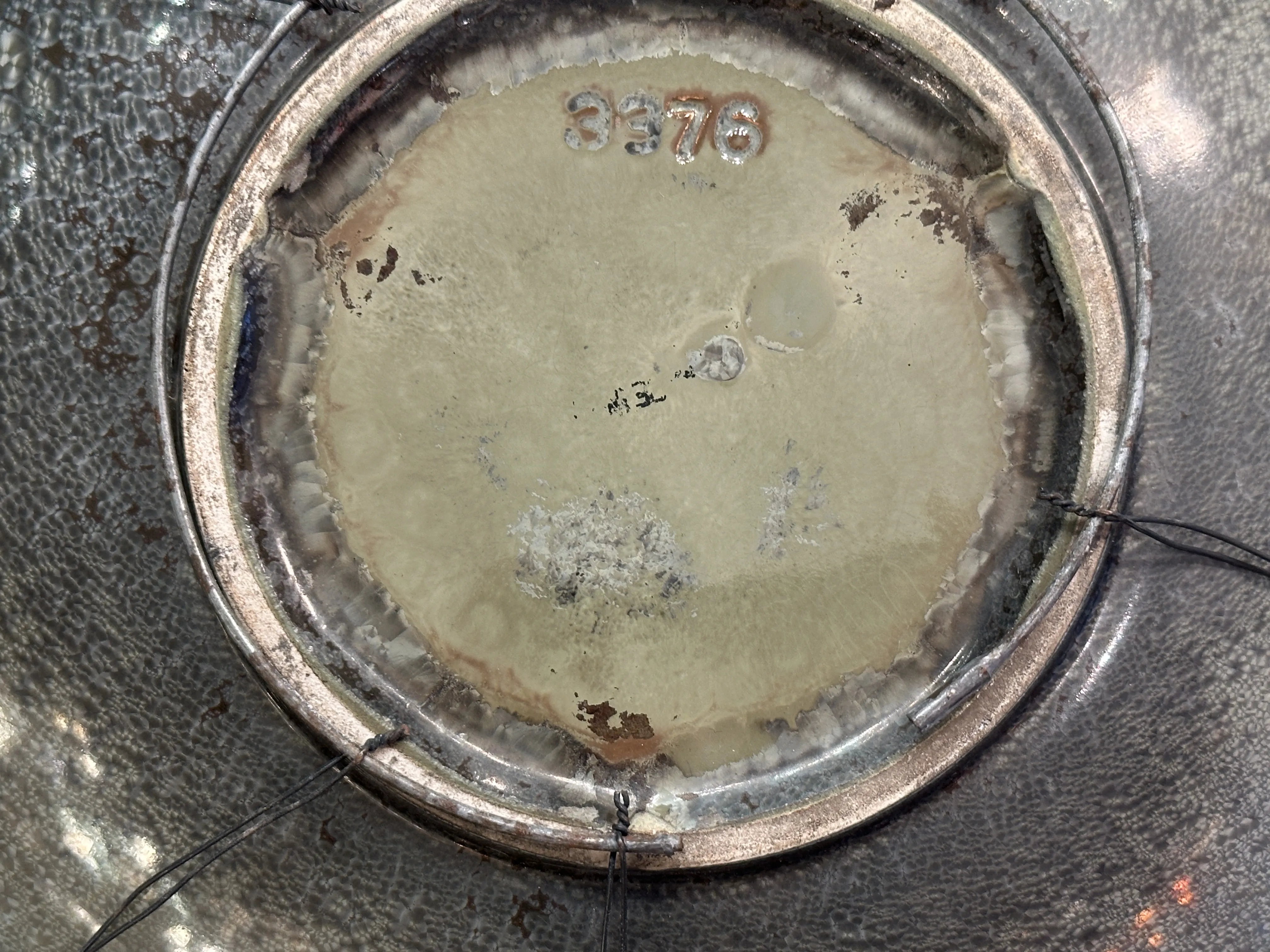Base di ceramica antica con dettagli