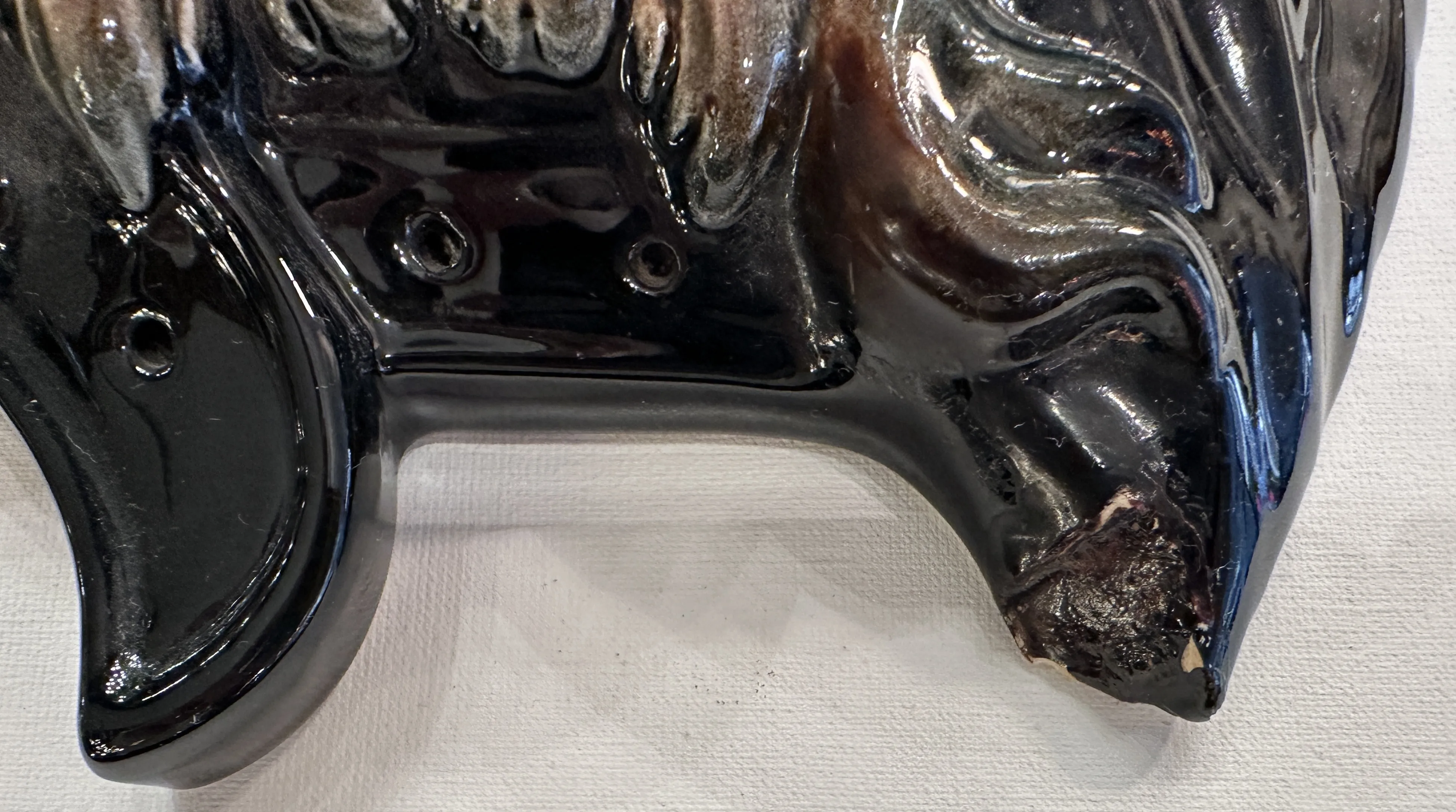 Cerâmica antiga beswick com superfície brilhante e detalhes elegantes