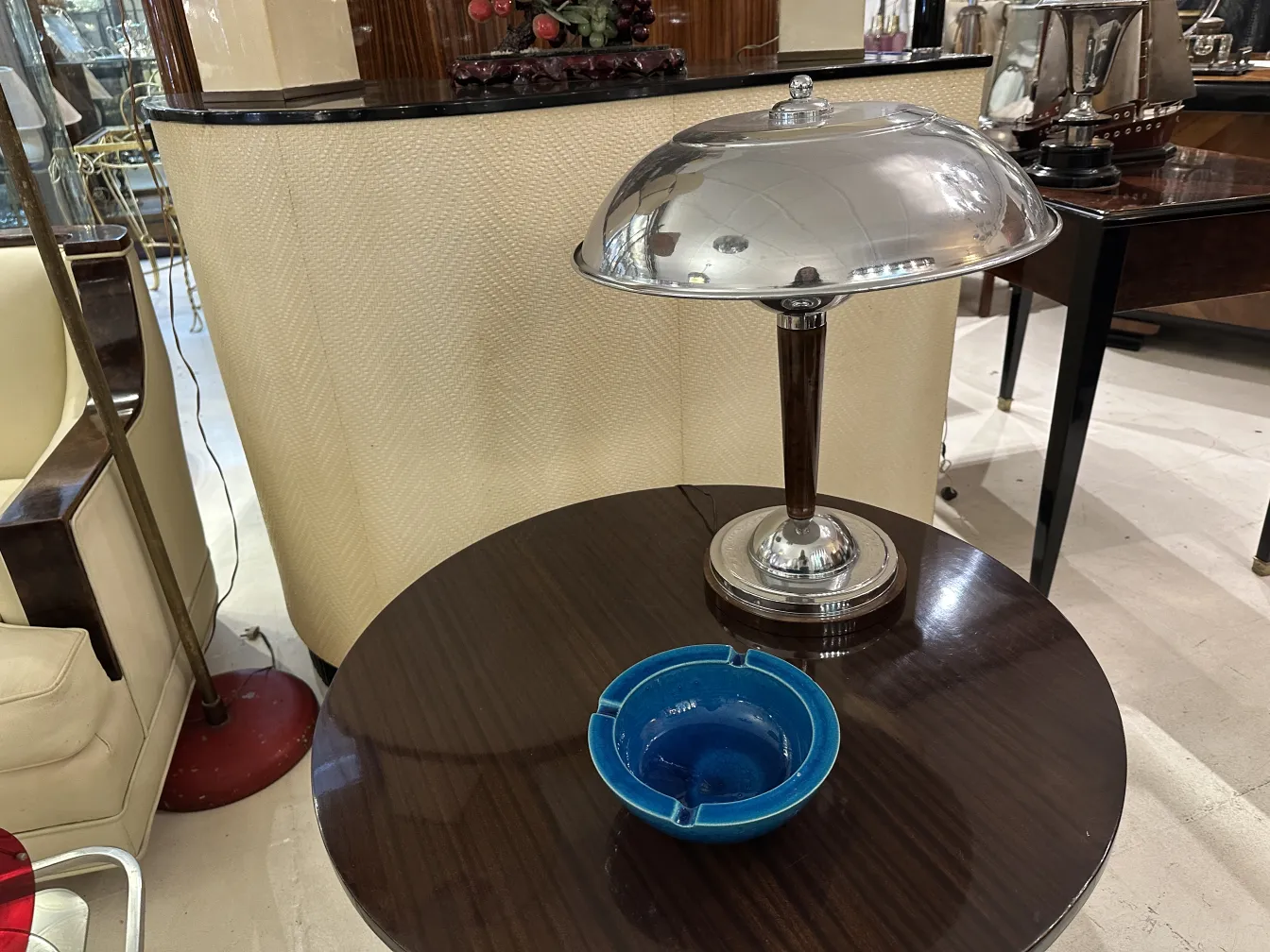 bowl antigua de cerámica azul con textura