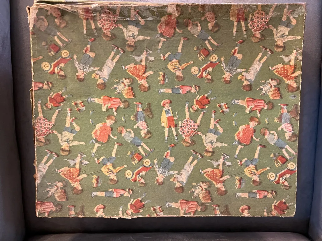 service à thé ancien avec design d'enfants joueurs
