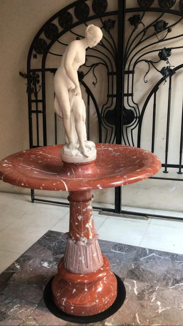 antiker art-nouveau brunnen mit weiblicher figur
