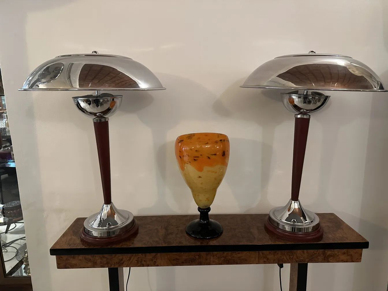 オレンジ色のトーンのシュナイダーのサイン入りグラス、古い装飾品。