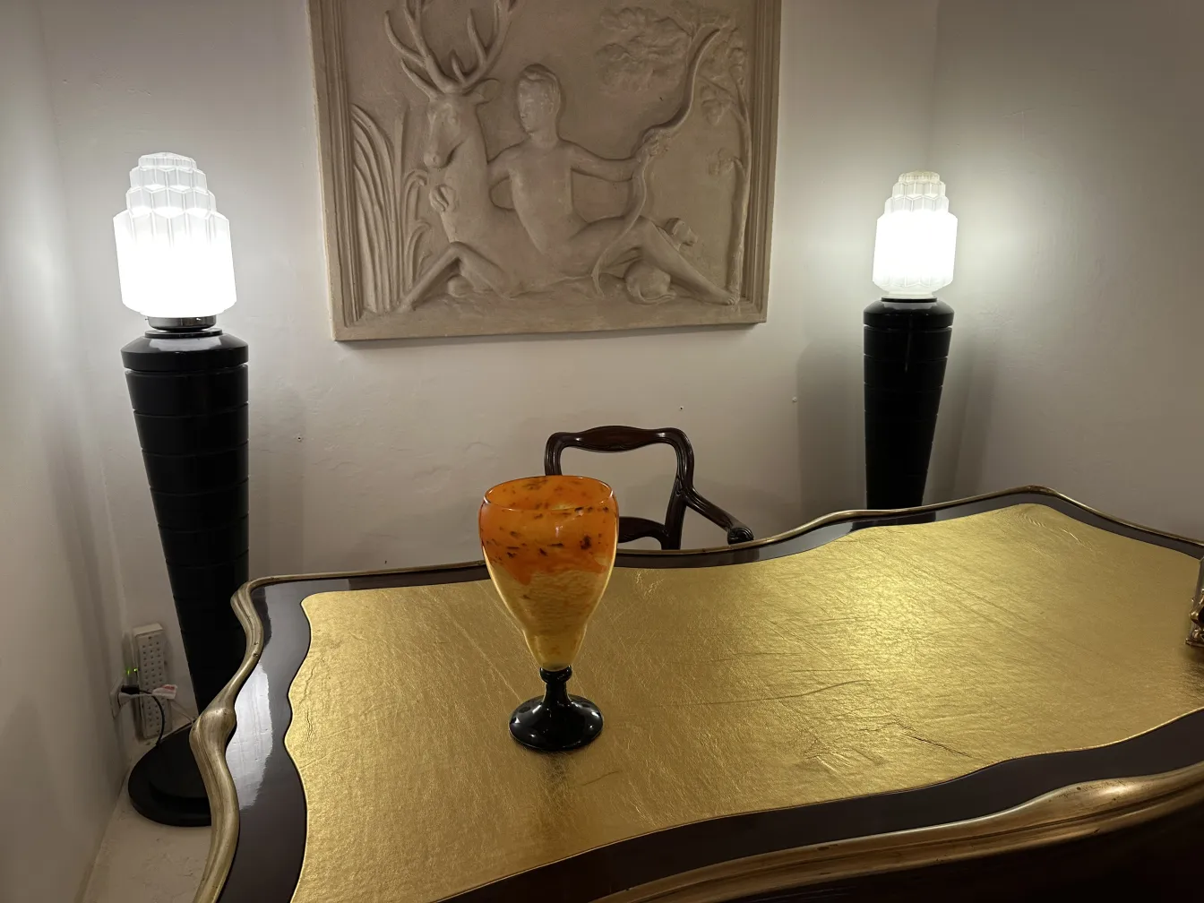 Vetro firmato da Schneider con tonalità arancioni, oggetto decorativo antico.