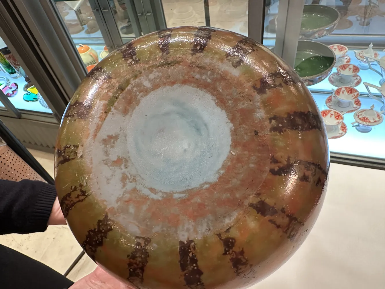 Античная ваза из стекла с подписью Le Verre и цветным дизайном