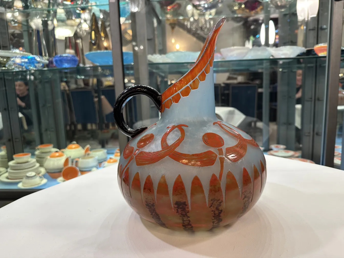 Античная ваза из стекла с подписью Le Verre и цветным дизайном