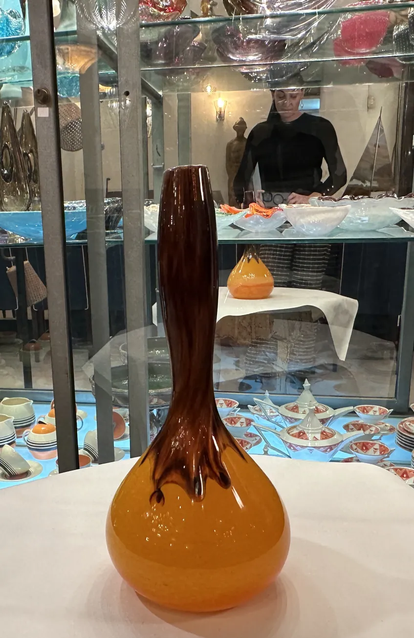 زجاج موقّع Degué بتصميم دافئ