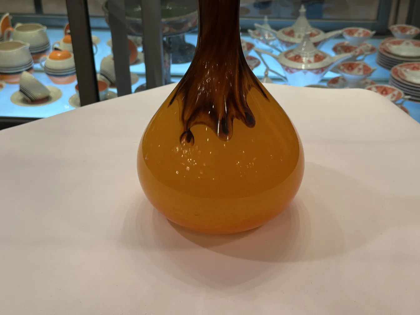 زجاج موقّع Degué بتصميم دافئ