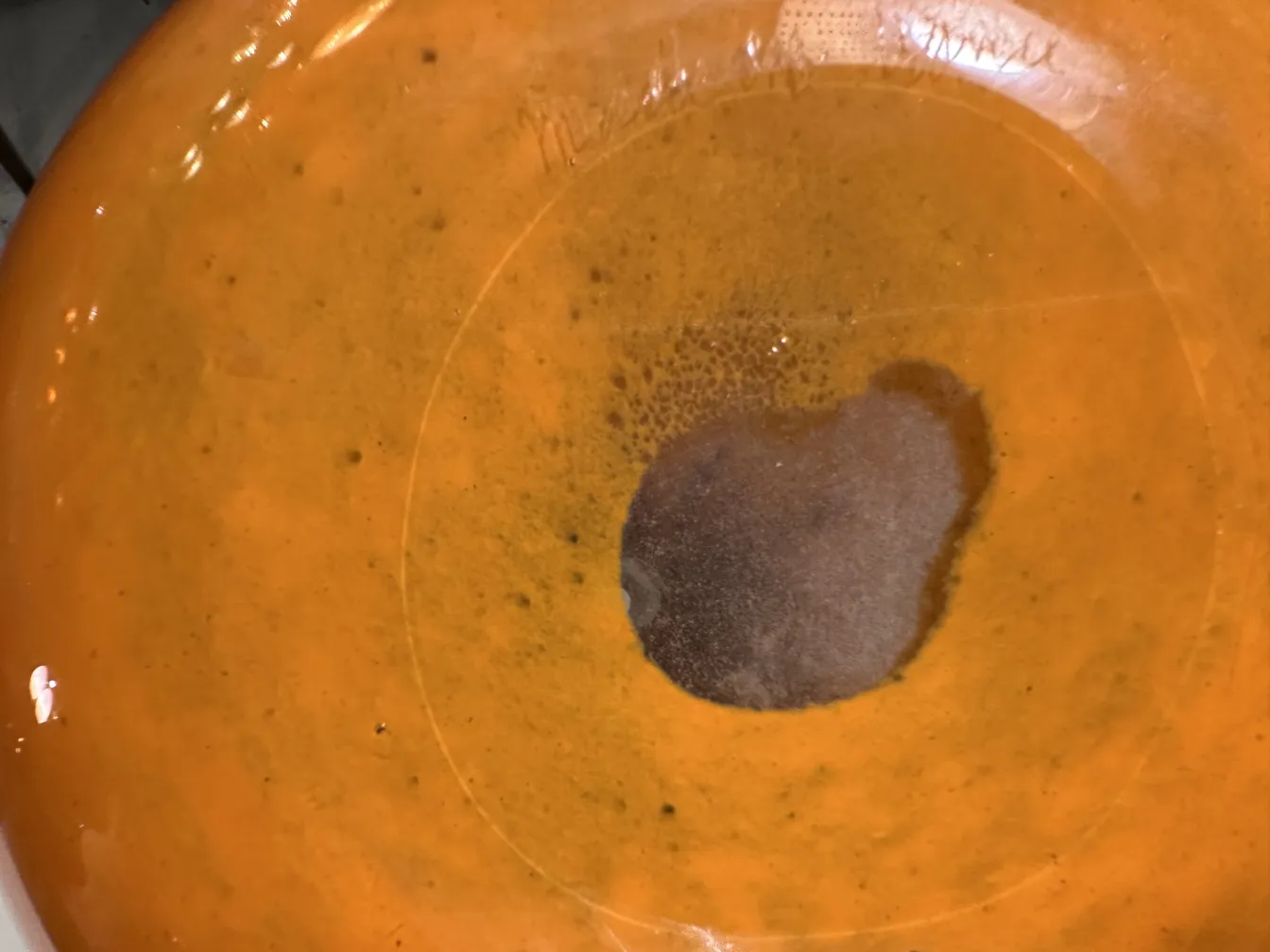 古老的签名玻璃Degué，上面有温暖色调的花纹