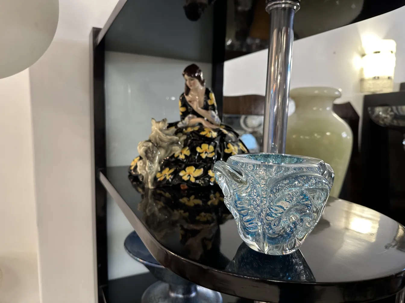 vue aérienne d'un ancien cristal de murano aux teintes bleues