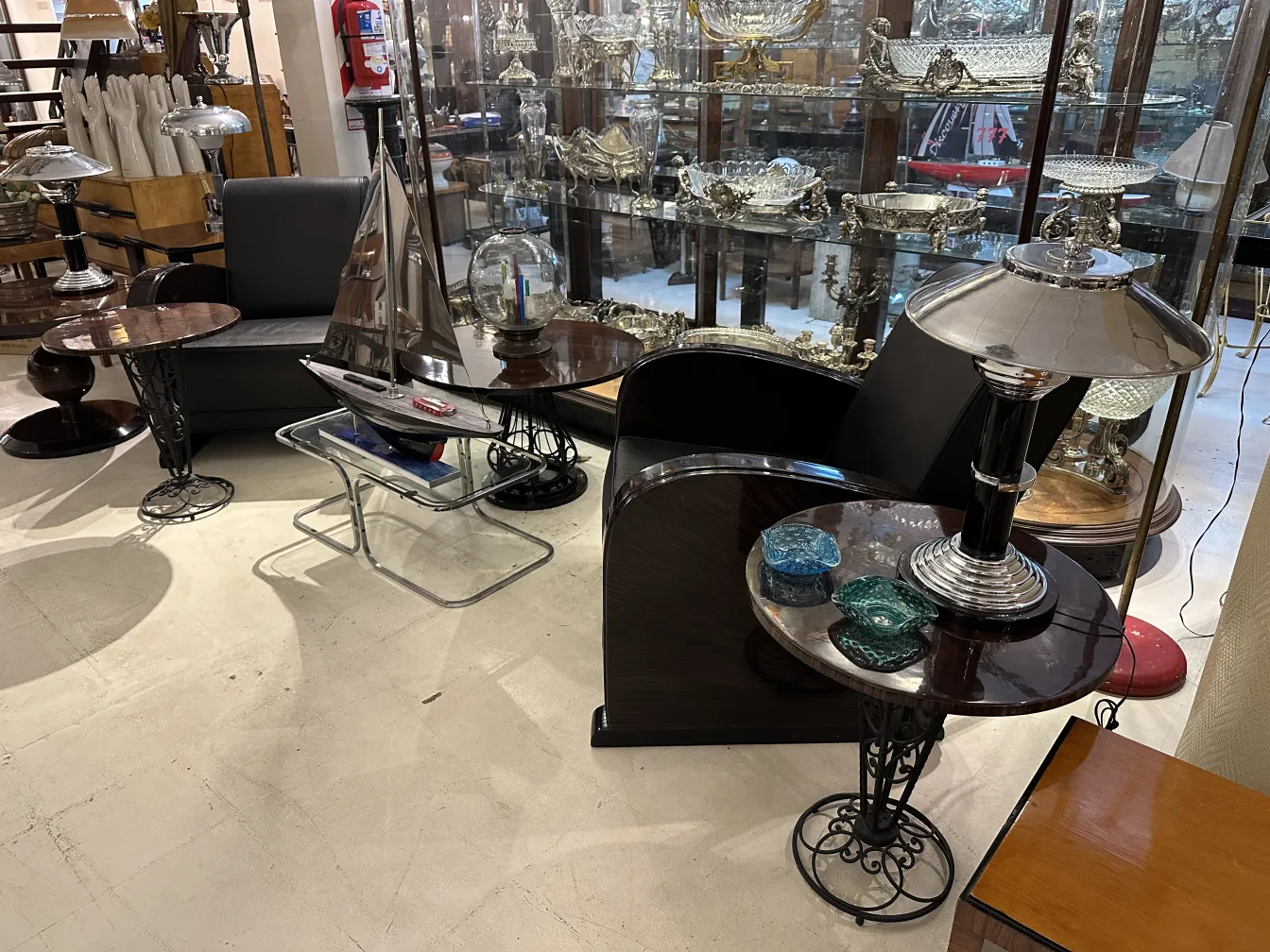 古いムラーノガラスの緑の作品、泡入り