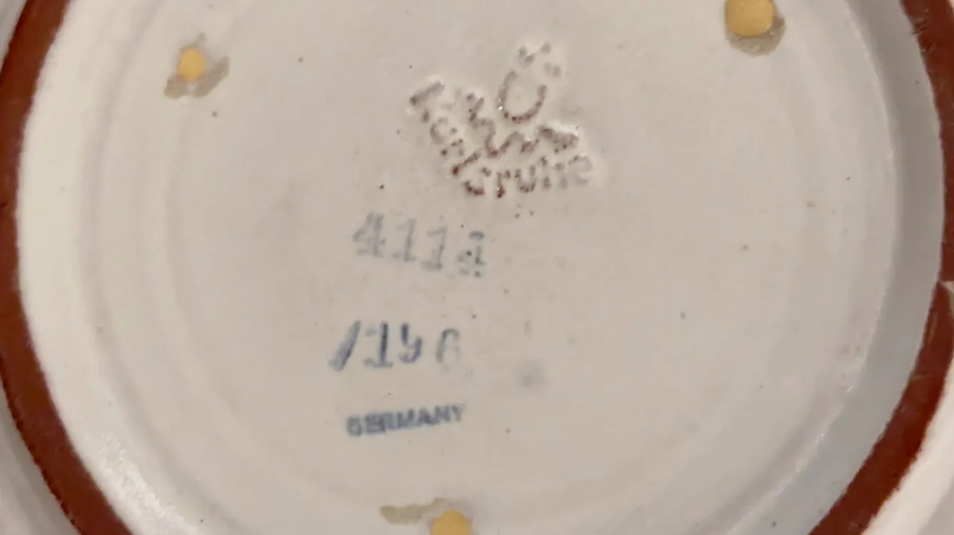 Antica ceramica blu e gialla con manico intrecciato, Karlsruhe.