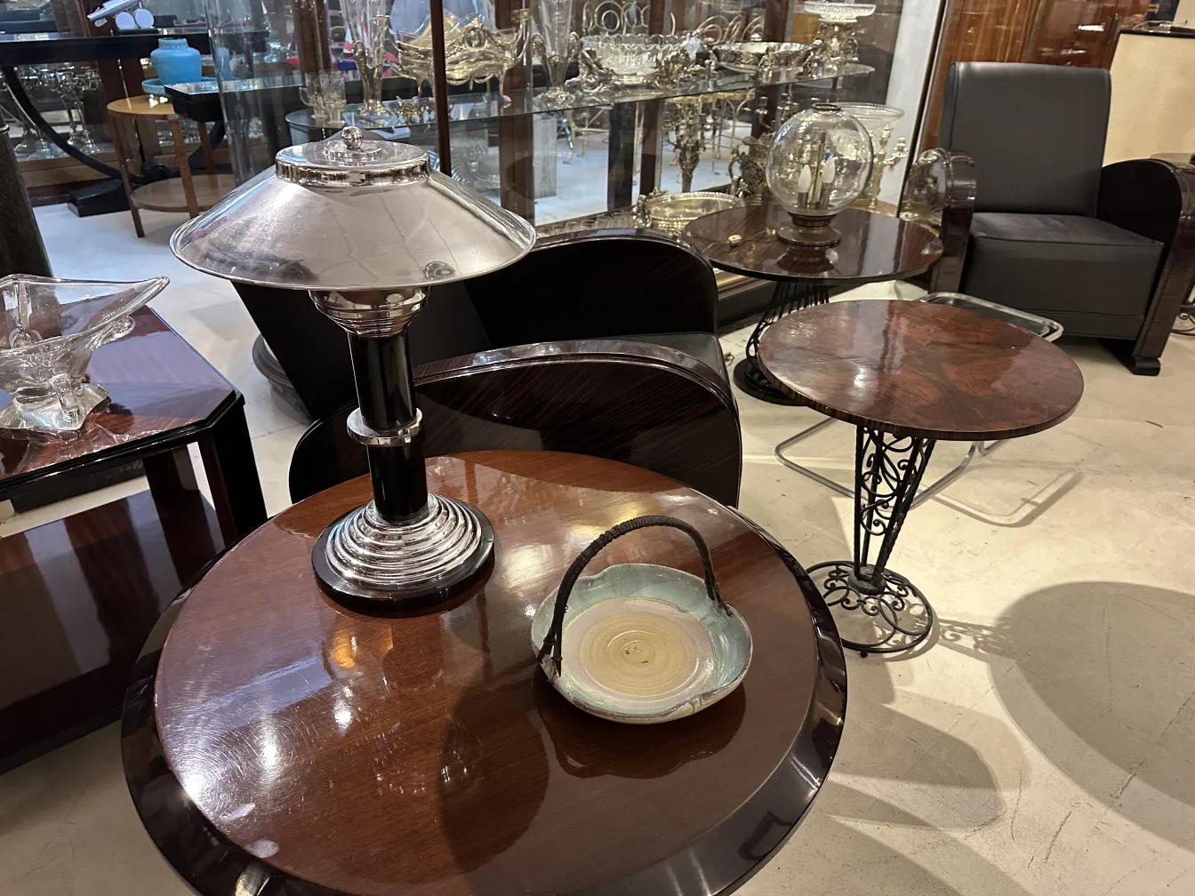 Antica ceramica blu e gialla con manico intrecciato, Karlsruhe.