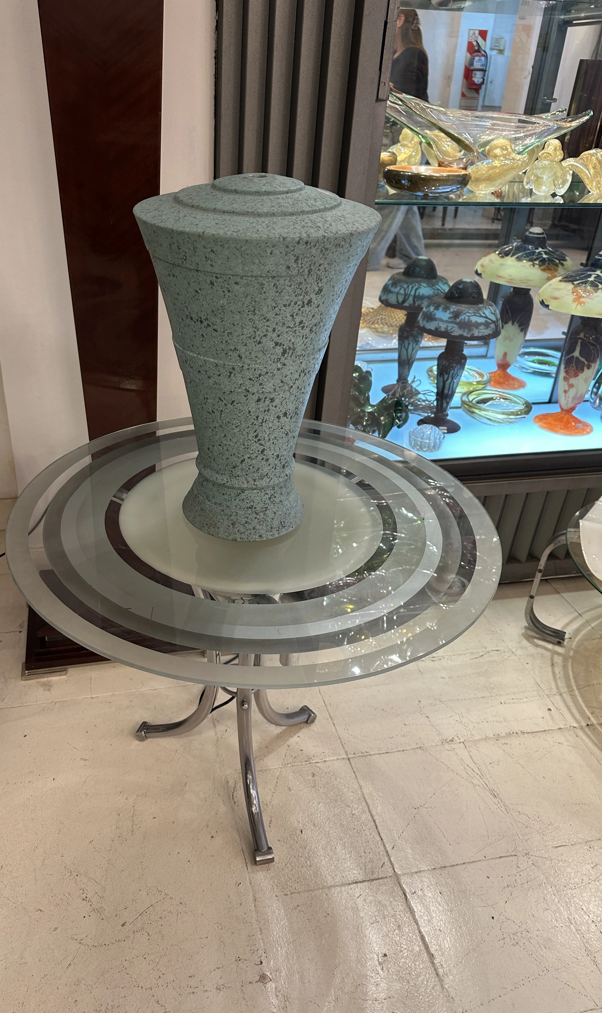 antique decorative table lamp with unique features