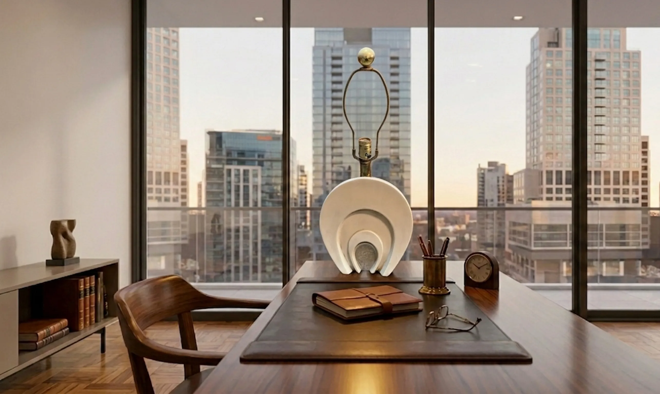 antigua lámpara de mesa decorativa en un entorno moderno con vistas