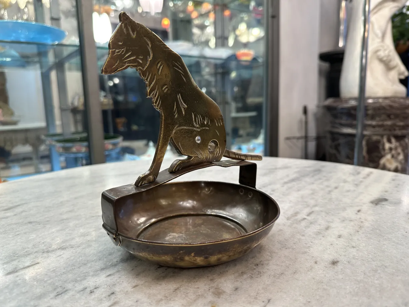 Tagliasigari antico con base rotonda e design di gatto