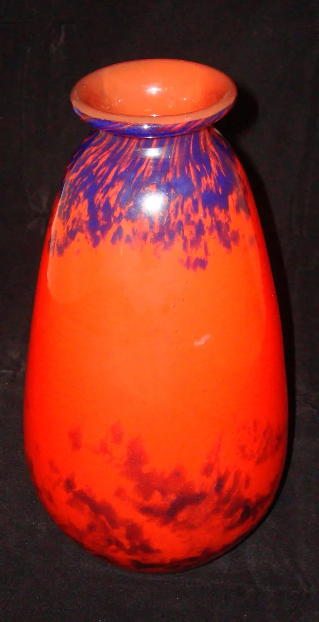 Antique glass signed by Muller Freres, elegant shape, vibrant colors.