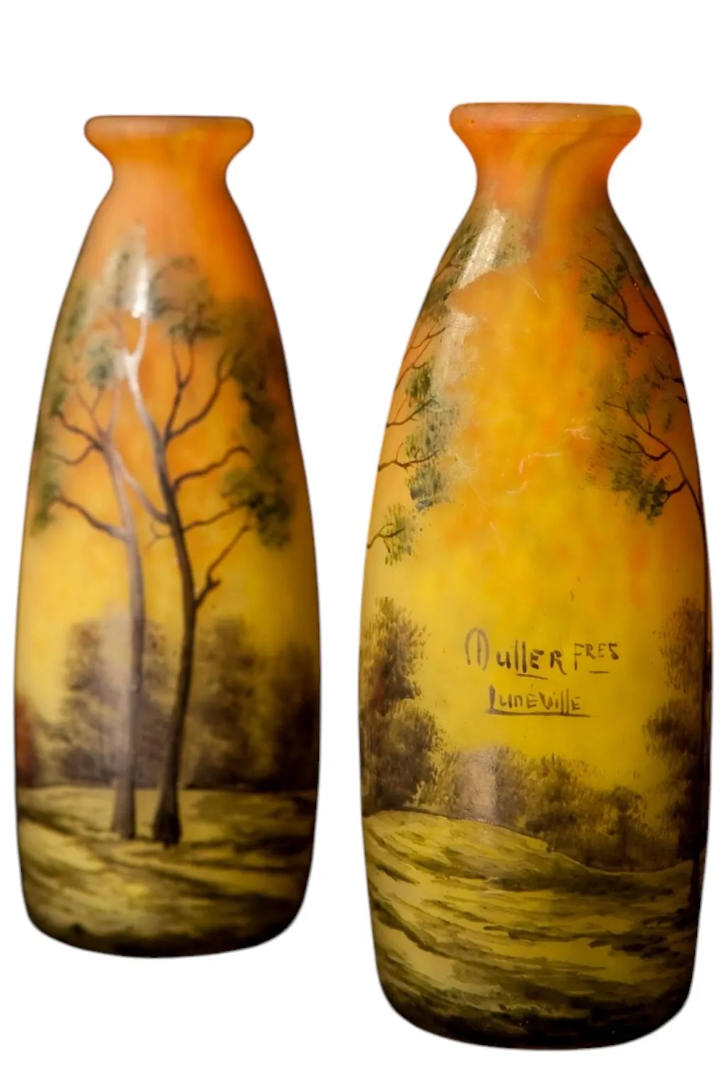 Lampe antique avec design floral et verre signé Muller Freres.