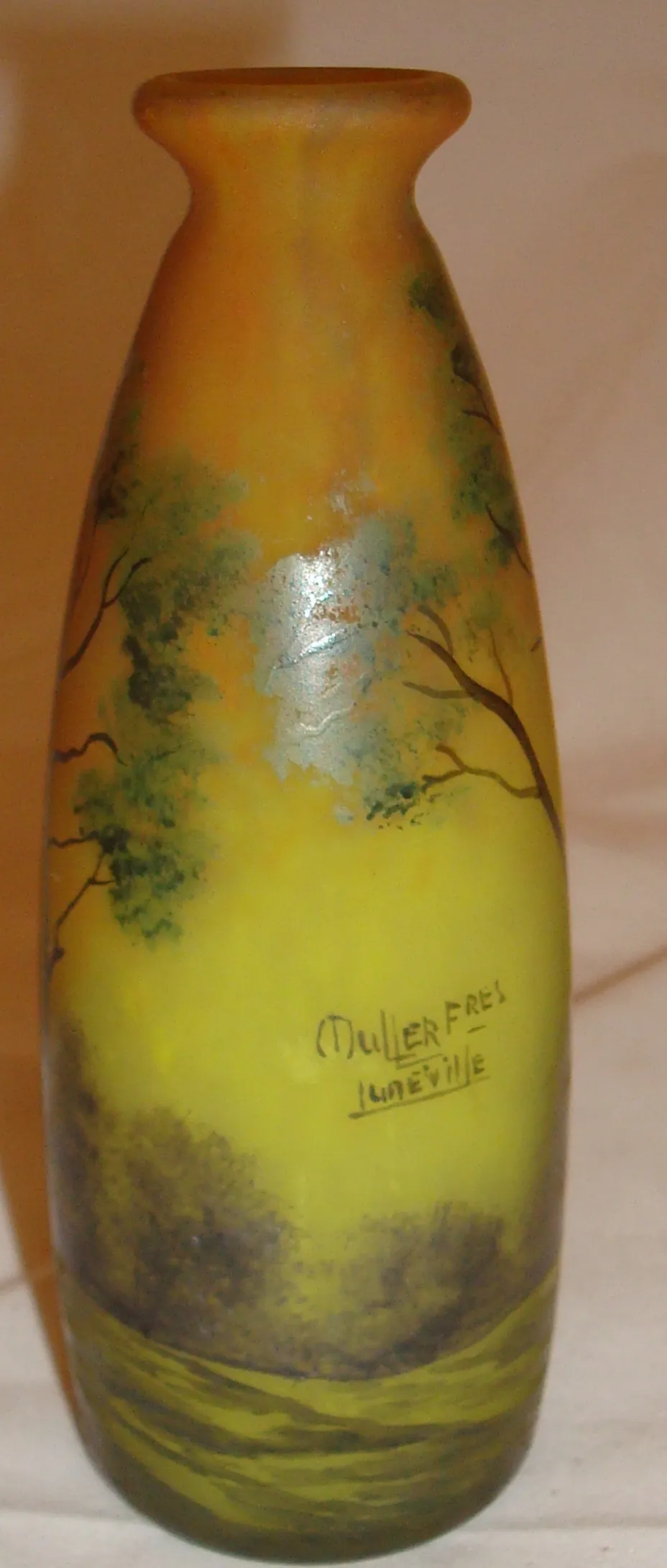 Antike Lampe mit floralem Design und signiertem Glas von Müller frères.