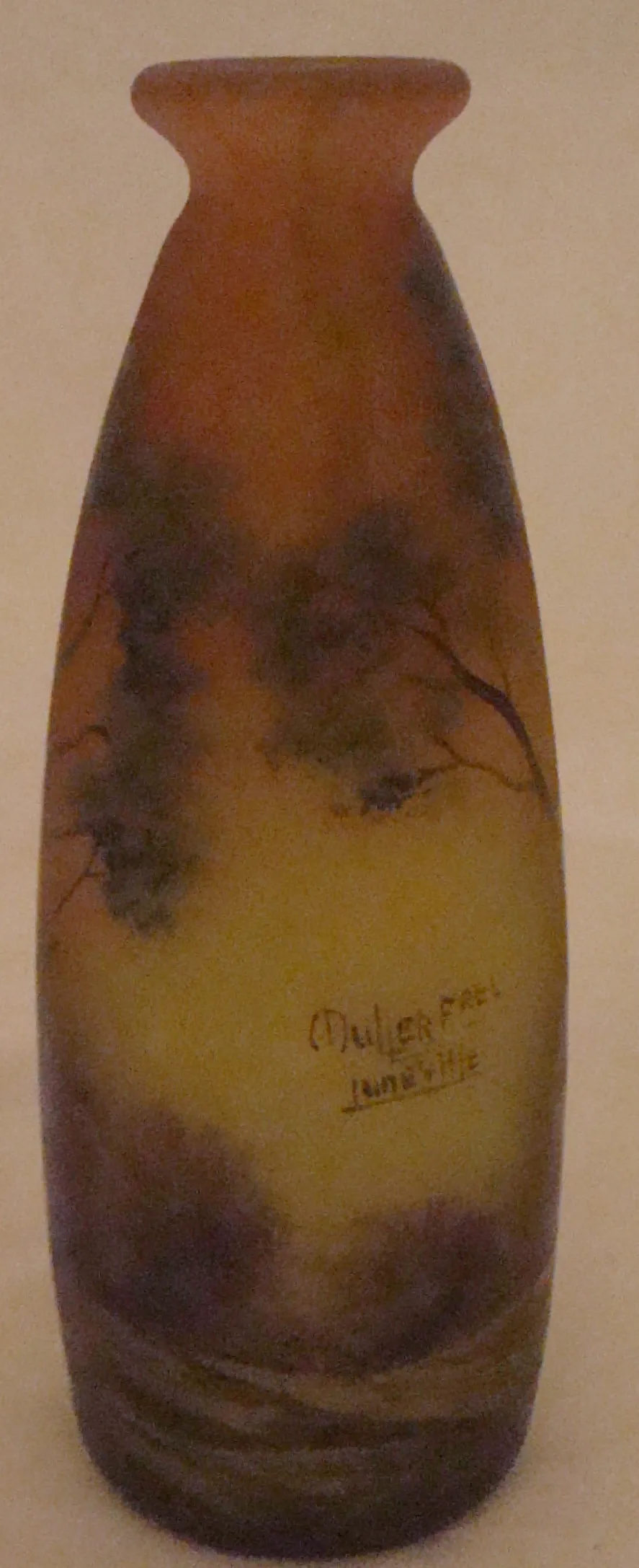 Lampe antique avec design floral et verre signé Muller Freres.