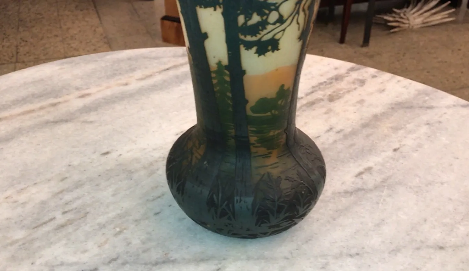 Vaso antico firmato daum nancy con paesaggi naturali