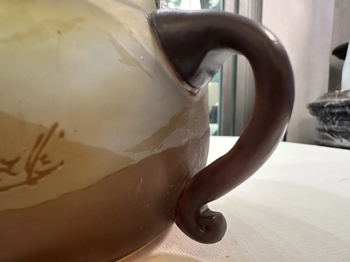 Altes signiertes Glas Gallé mit Naturlandschaften