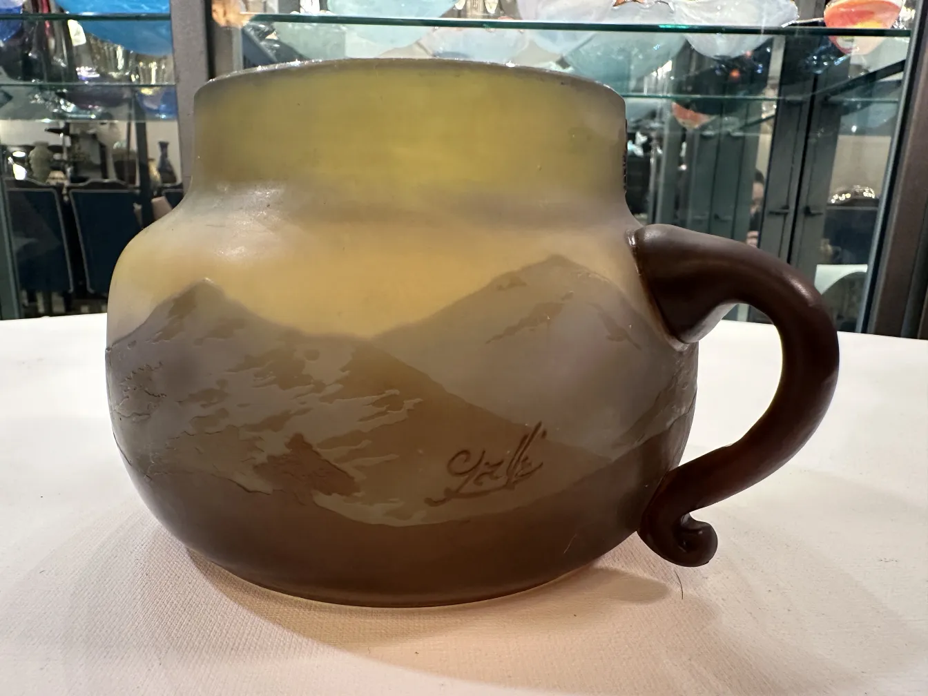Altes signiertes Glas Gallé mit Naturlandschaften