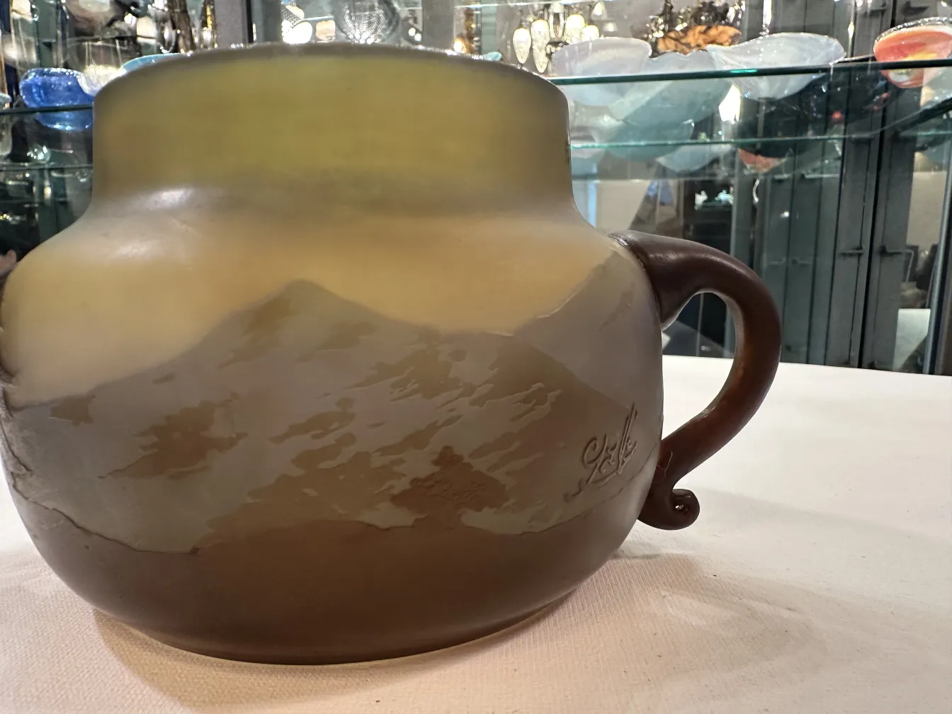 Altes signiertes Glas Gallé mit Naturlandschaften