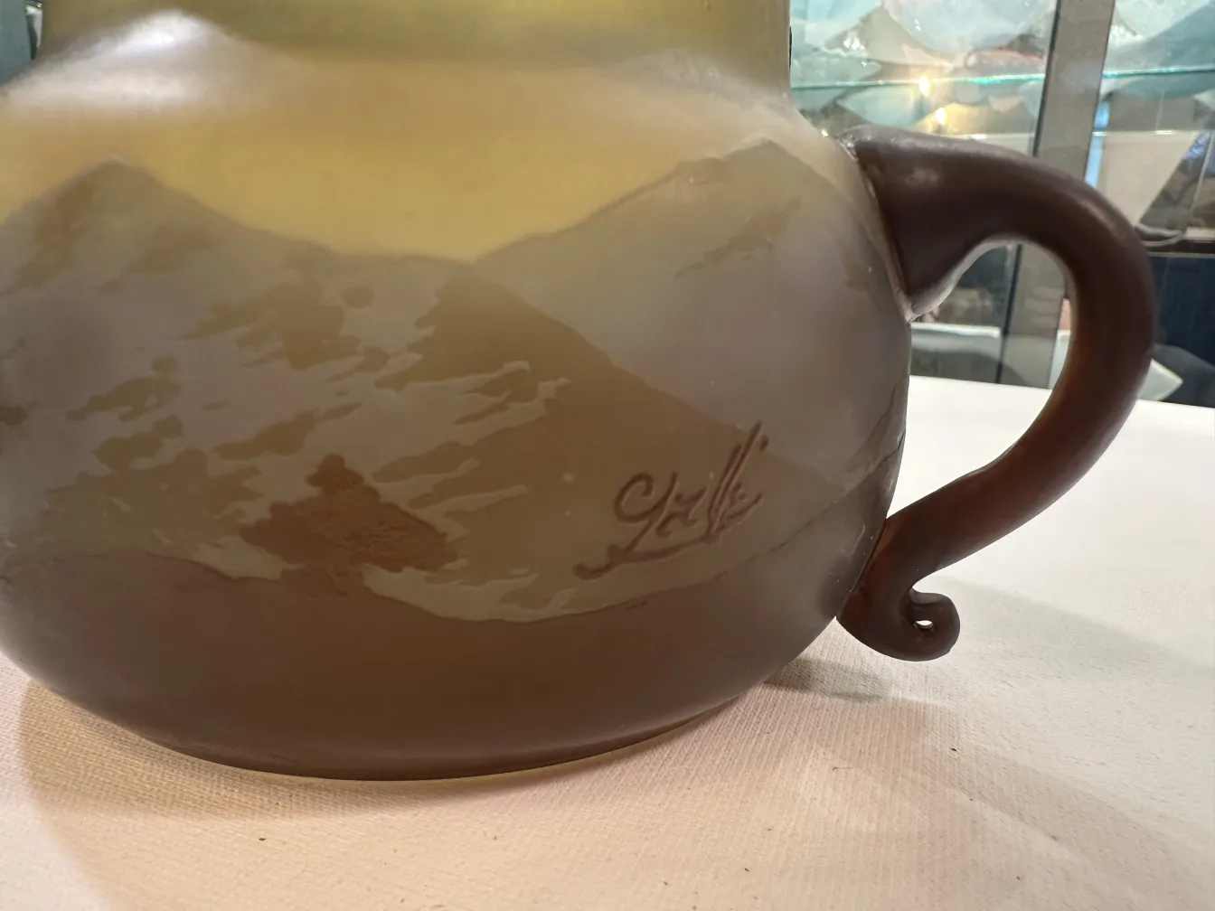 Altes signiertes Glas Gallé mit Naturlandschaften