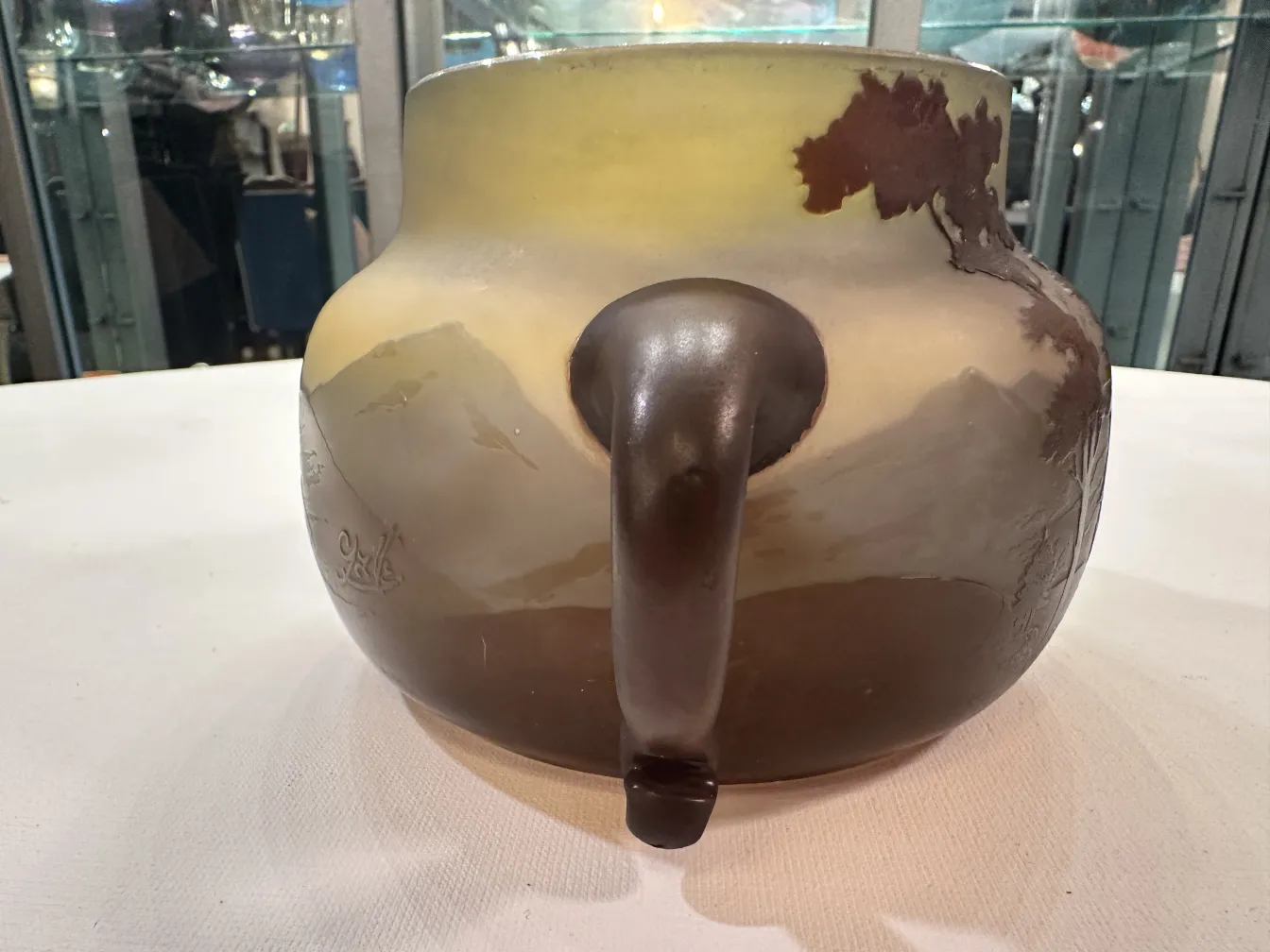 Altes signiertes Glas Gallé mit Naturlandschaften