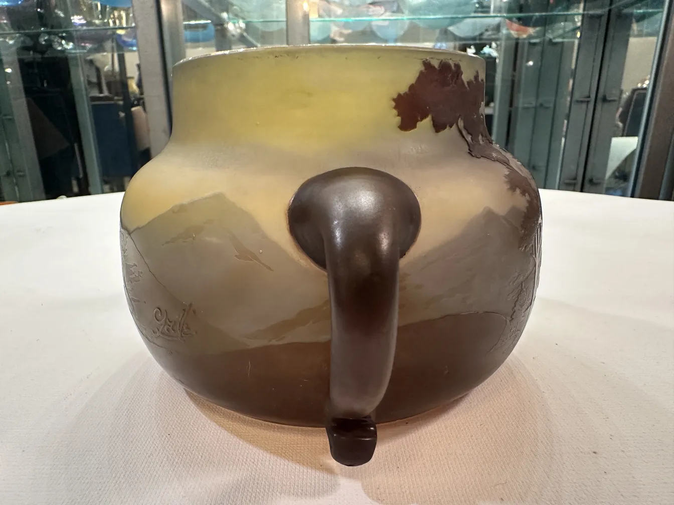 Altes signiertes Glas Gallé mit Naturlandschaften
