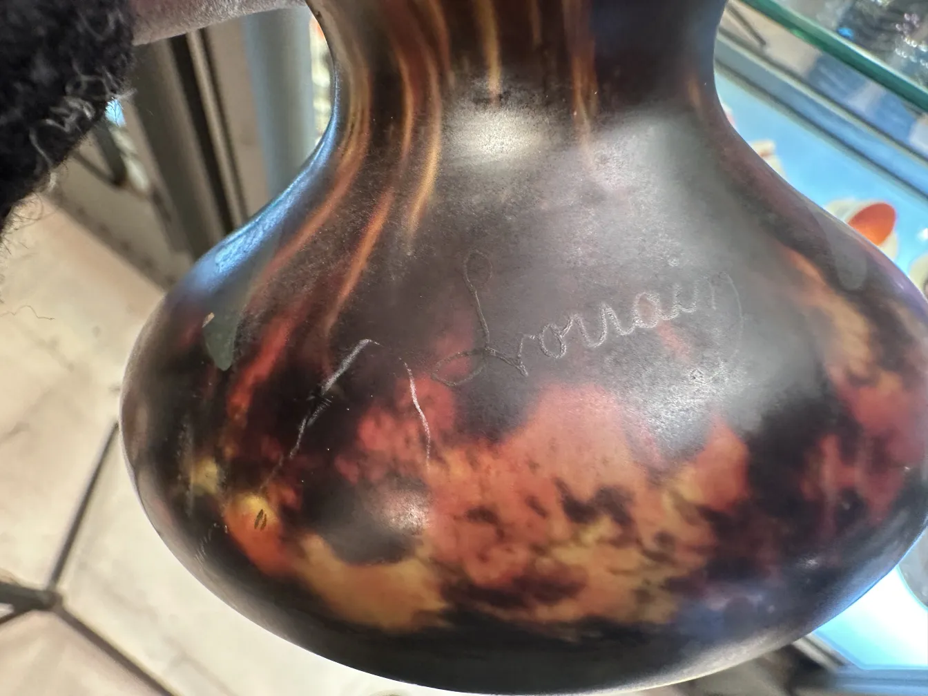 Антиквариатное подписанное стекло Лоррен с видимой подписью.