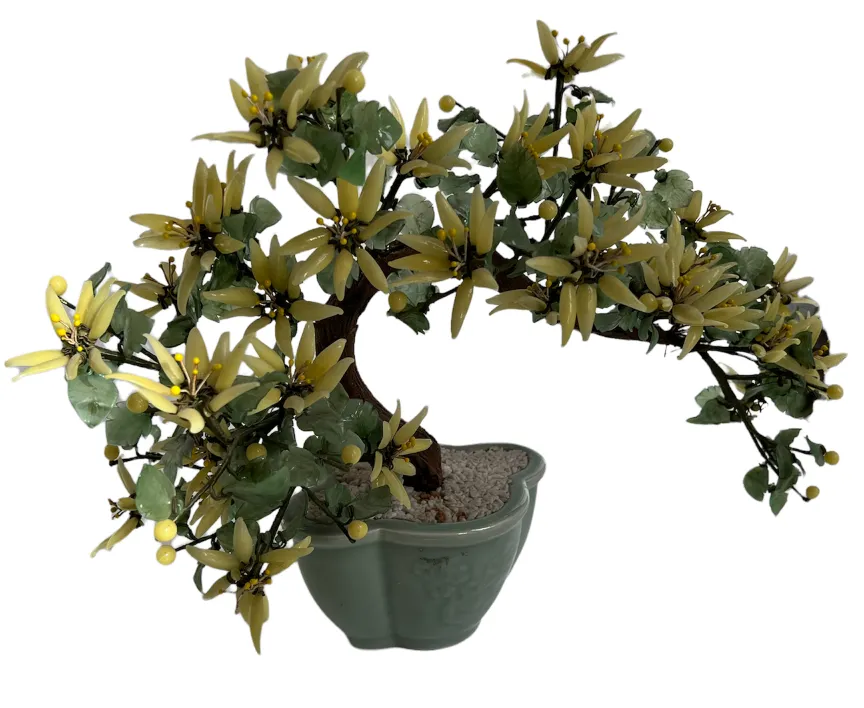Antiker Bonsai mit gelben Blumen in dekorativem Topf