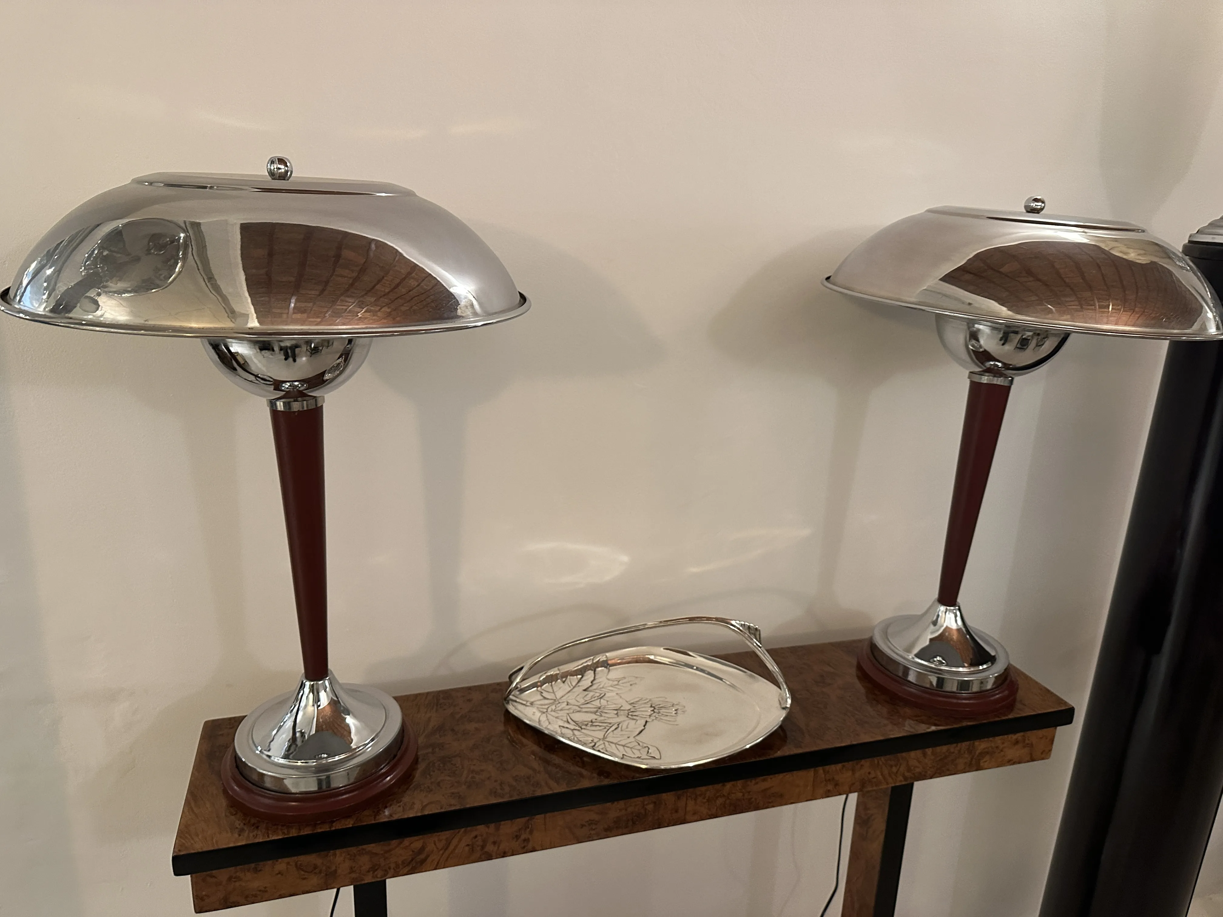 古董WMF卡片托盘放在桌子上有台灯