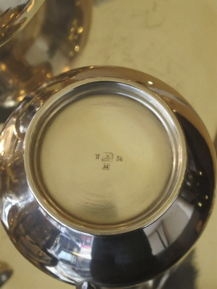 conjunto de chá antigo WMF com design elegante na bandeja