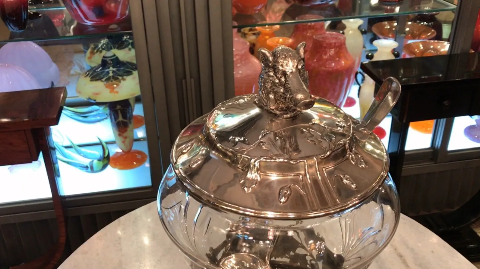 古董WMF潘趣酒碗，装饰有鹿