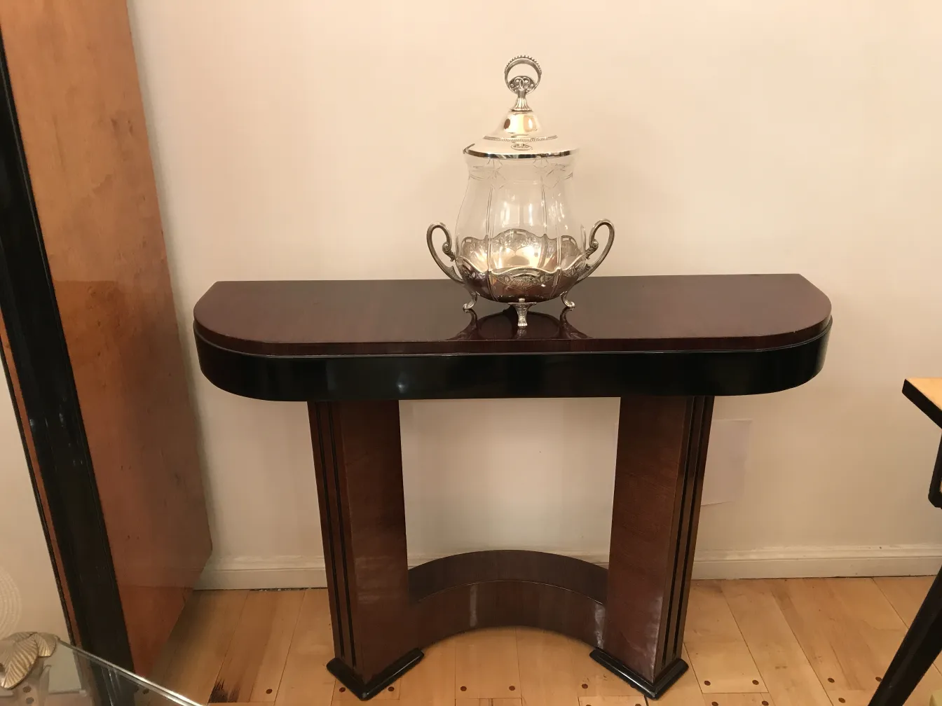 antike wmF bowle mit elegantem design und ornamentalen griffen, perfekt für besondere anlässe.