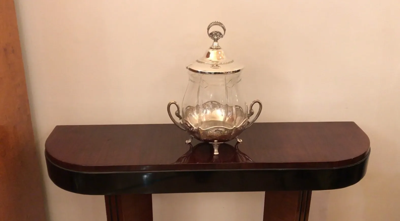 antike wmF bowle mit elegantem design und ornamentalen griffen, perfekt für besondere anlässe.